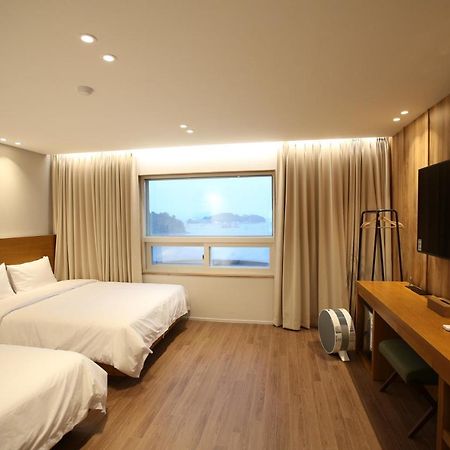 Am Ort Hotel Йосу Екстериор снимка
