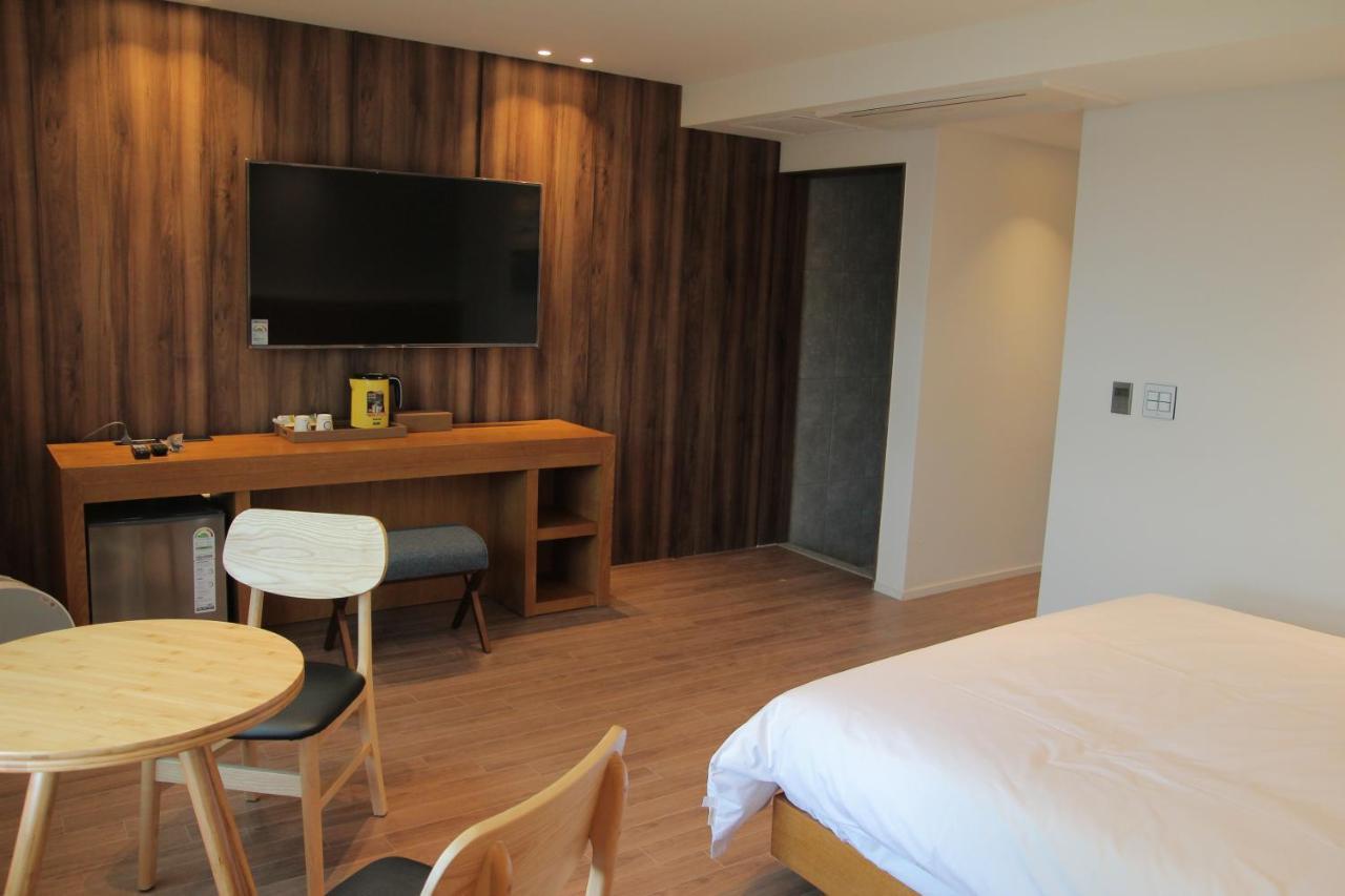 Am Ort Hotel Йосу Екстериор снимка