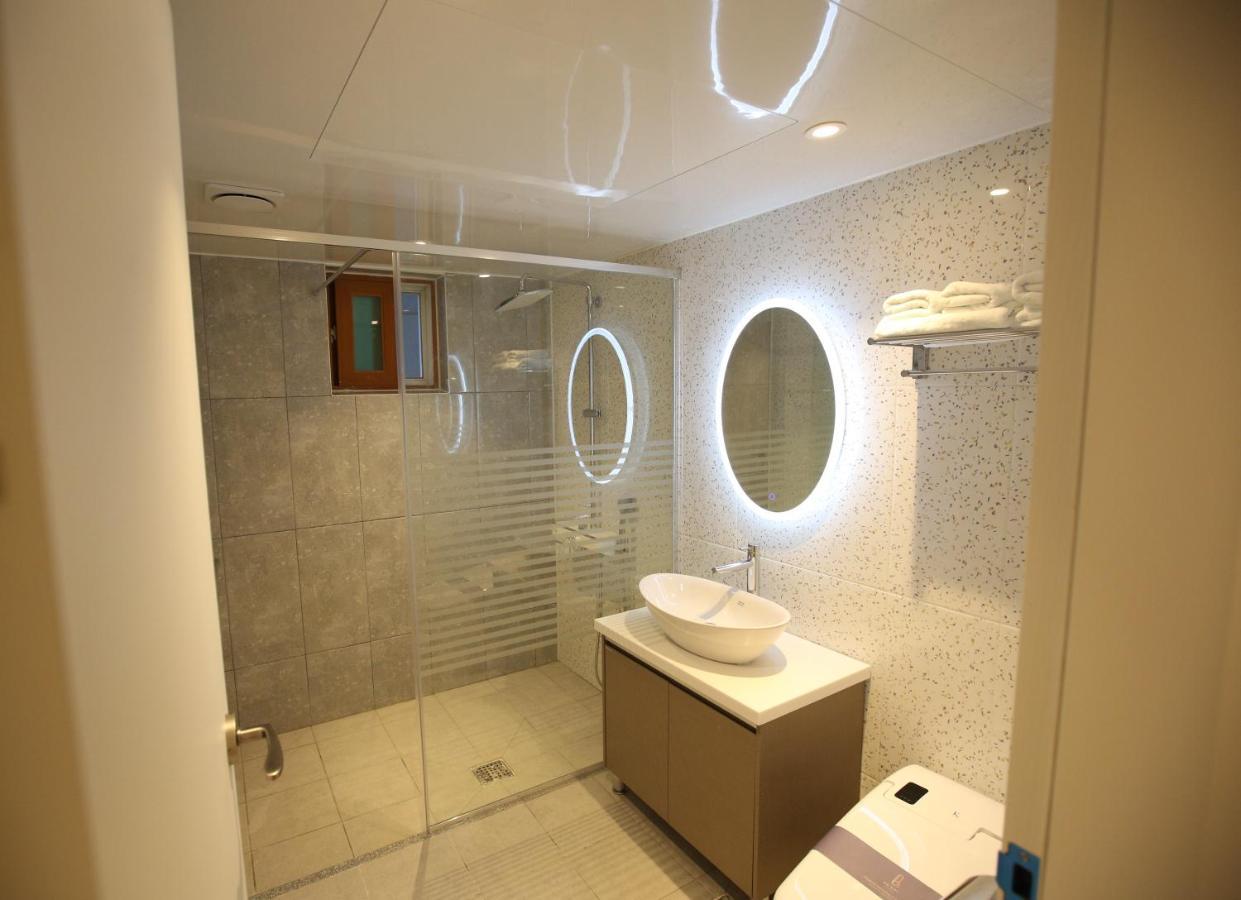 Am Ort Hotel Йосу Екстериор снимка