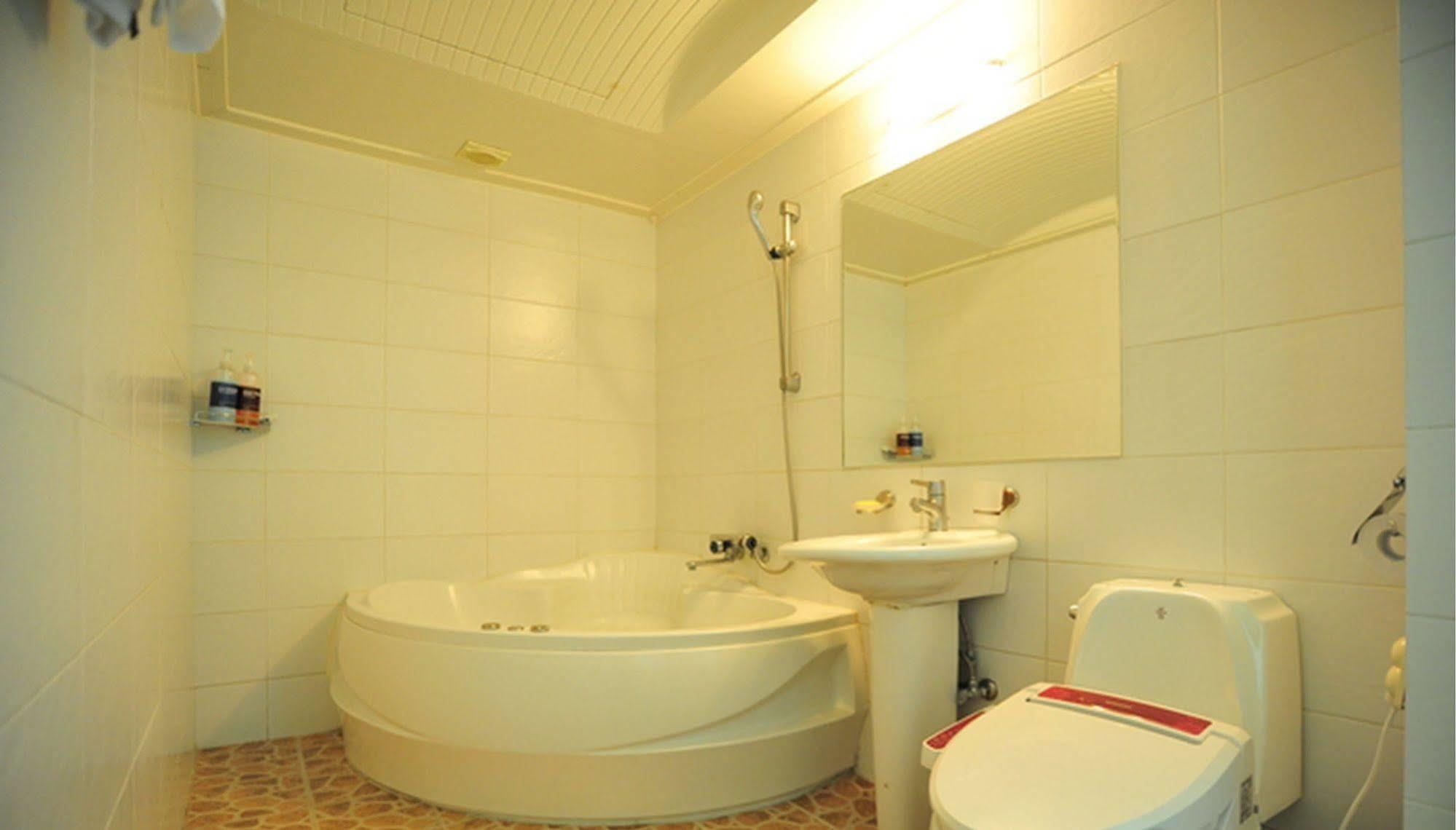 Am Ort Hotel Йосу Екстериор снимка