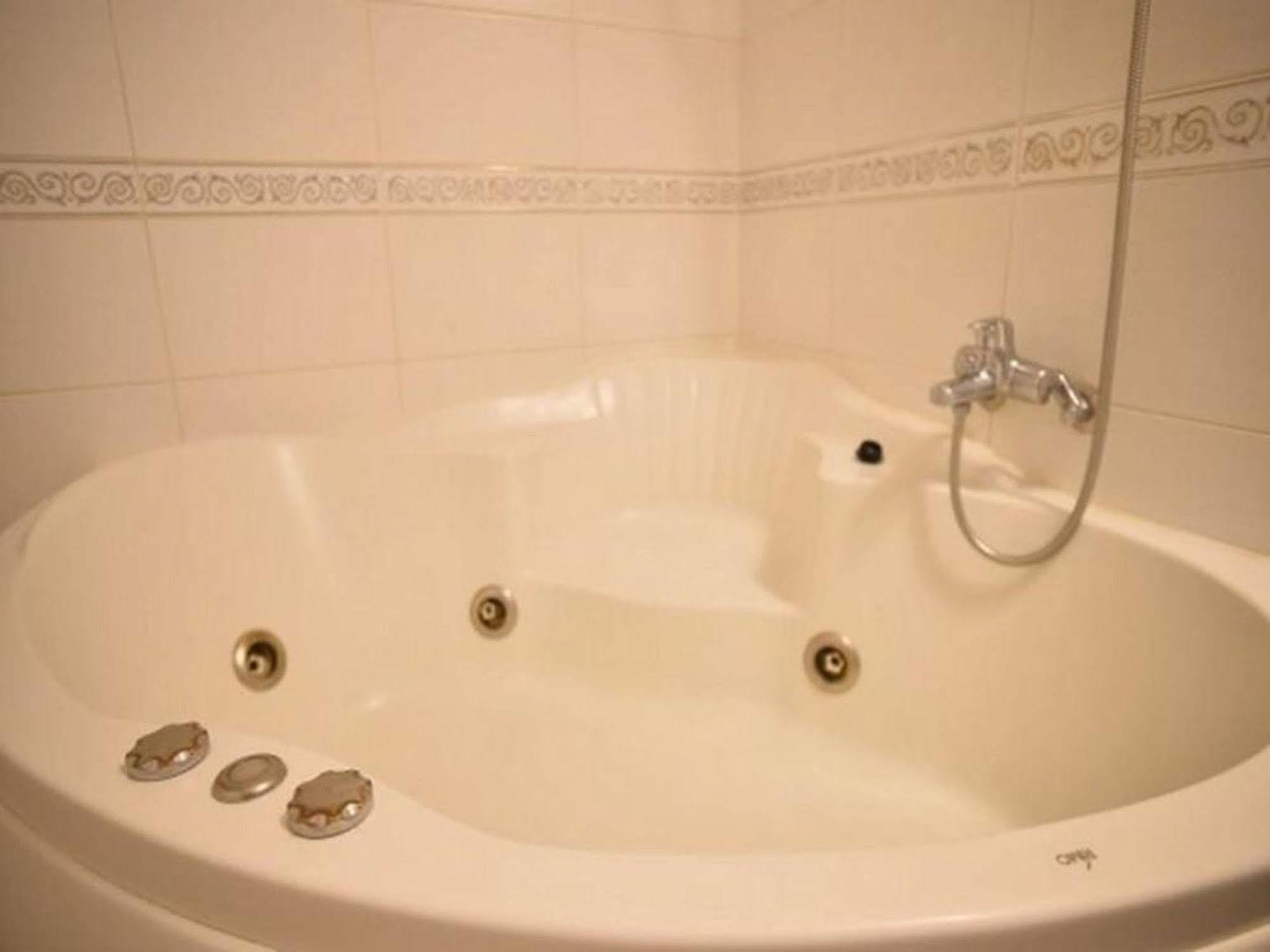 Am Ort Hotel Йосу Екстериор снимка