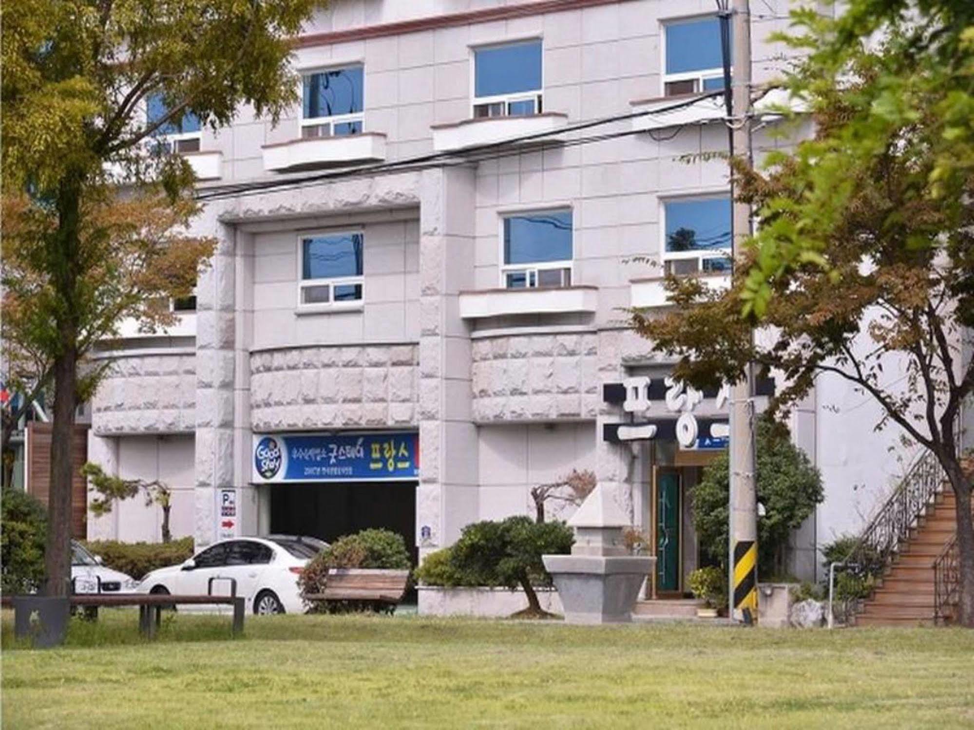 Am Ort Hotel Йосу Екстериор снимка