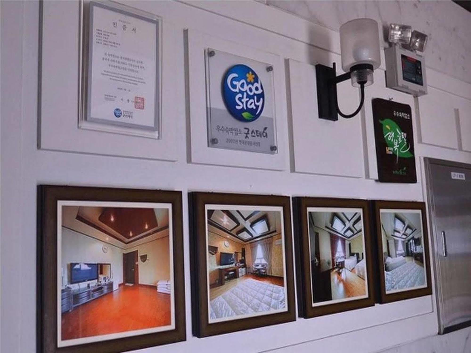 Am Ort Hotel Йосу Екстериор снимка