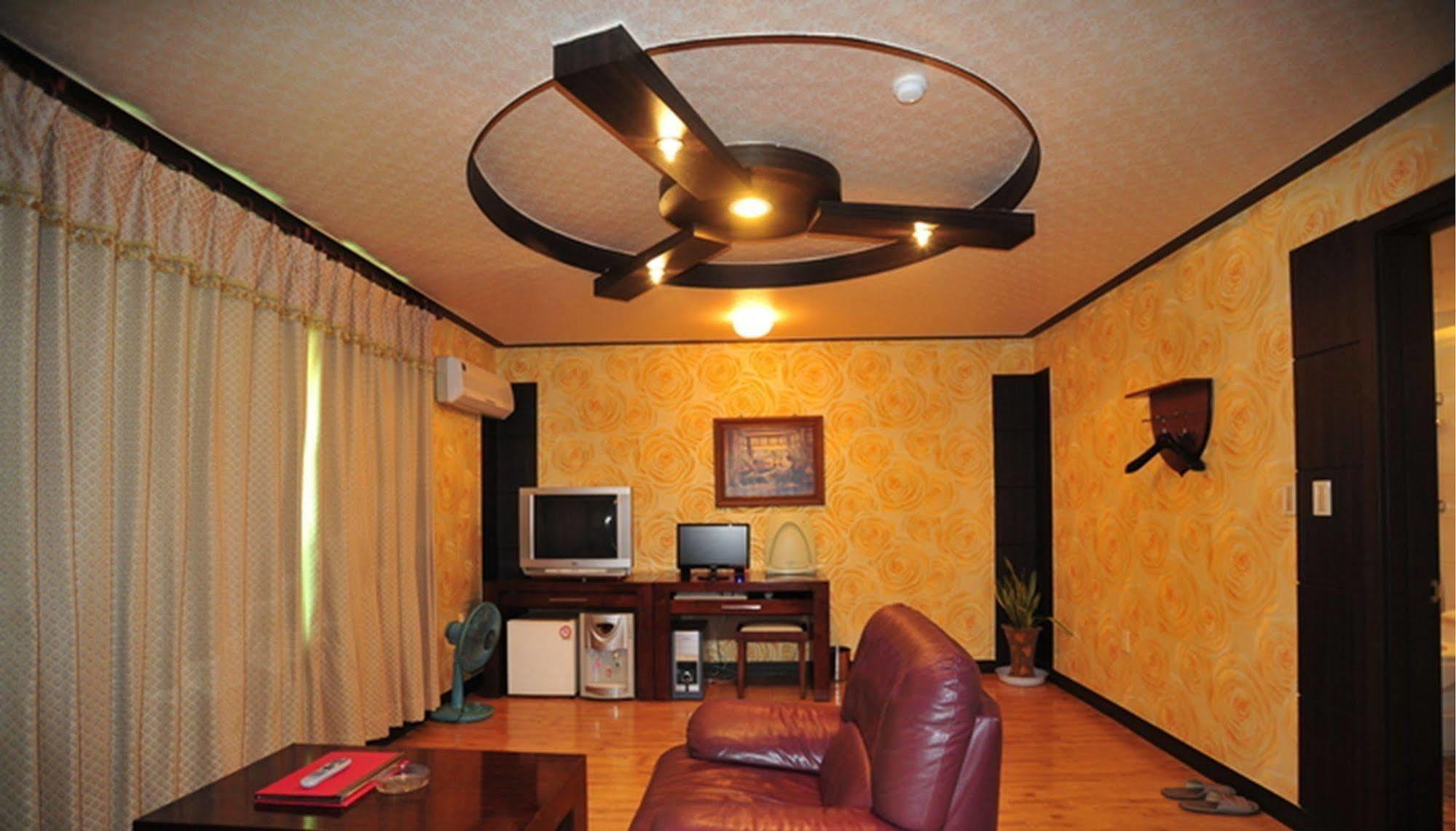Am Ort Hotel Йосу Екстериор снимка