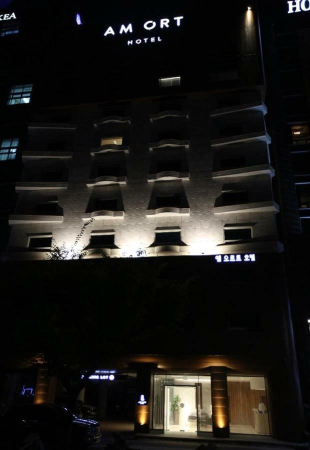 Am Ort Hotel Йосу Екстериор снимка