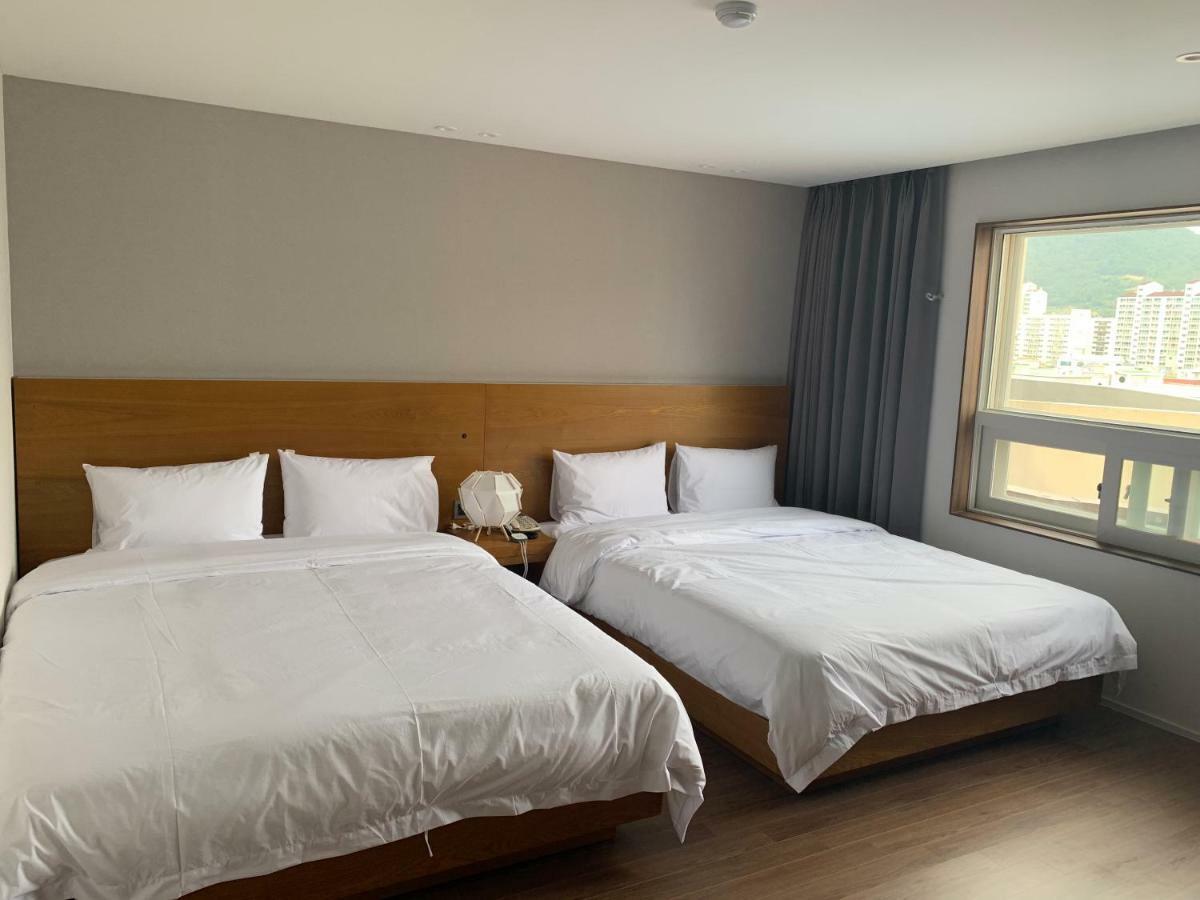 Am Ort Hotel Йосу Екстериор снимка