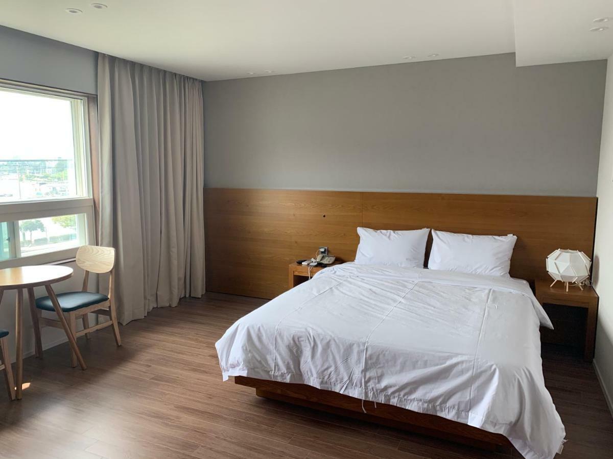 Am Ort Hotel Йосу Екстериор снимка