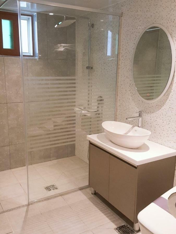 Am Ort Hotel Йосу Екстериор снимка