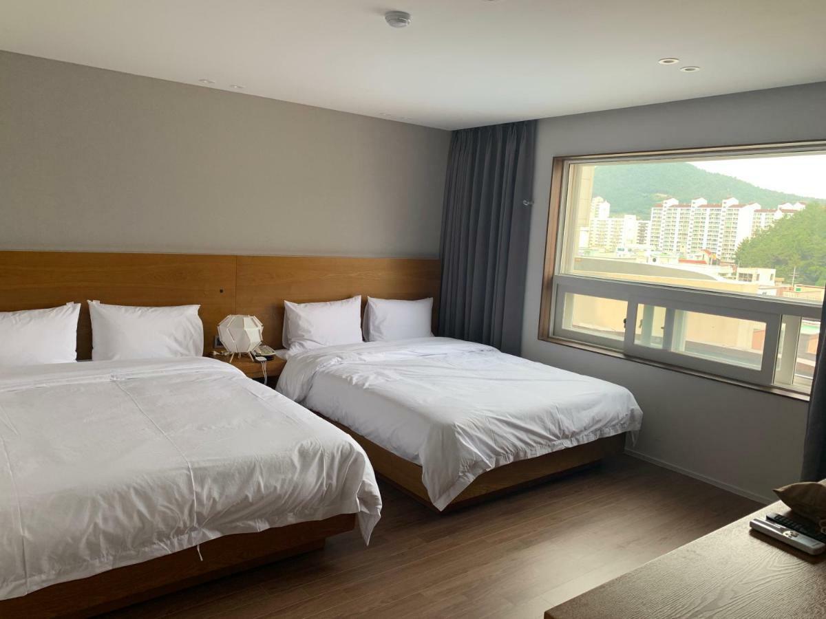 Am Ort Hotel Йосу Екстериор снимка