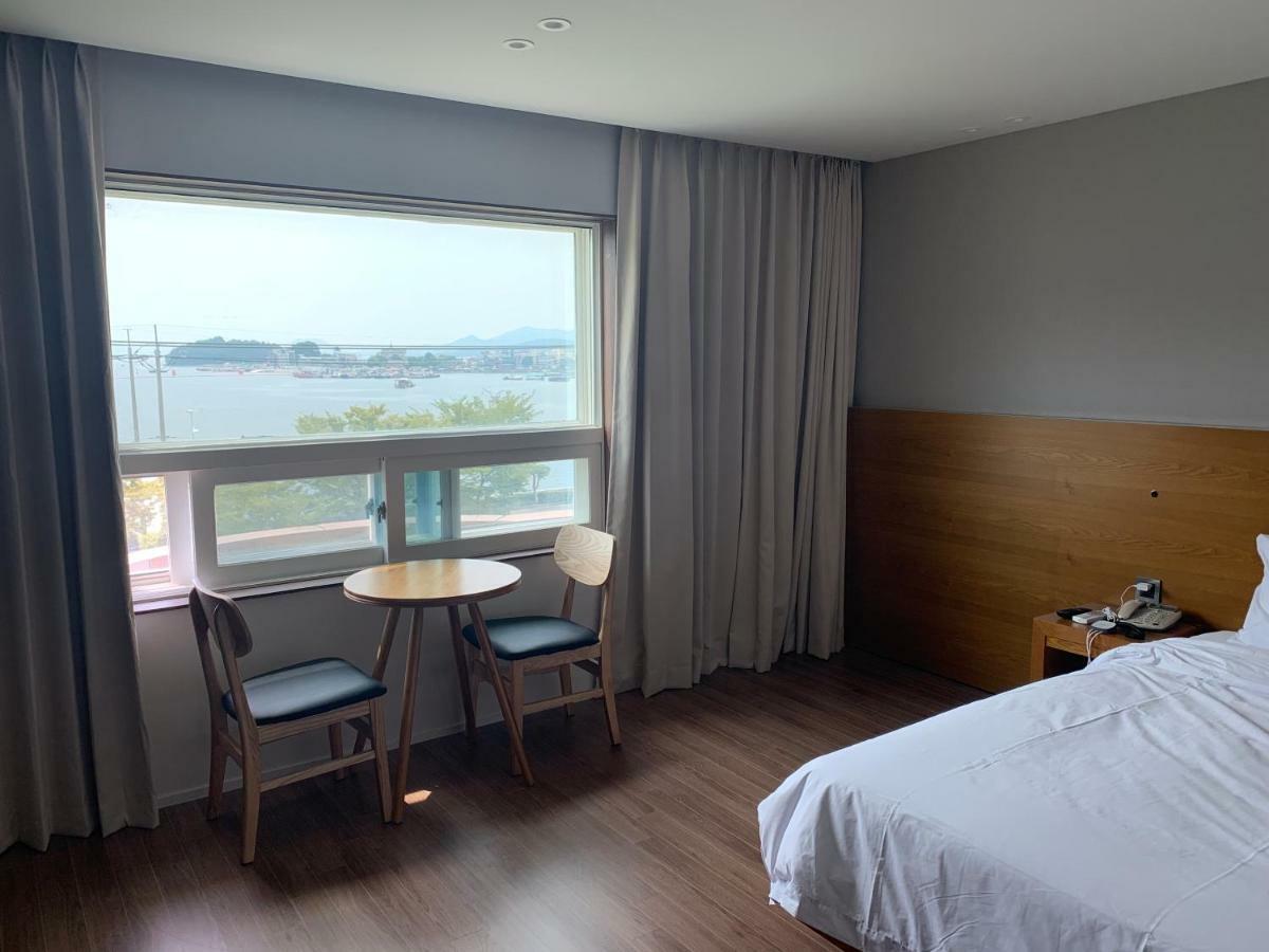 Am Ort Hotel Йосу Екстериор снимка