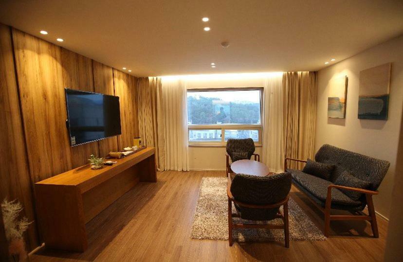 Am Ort Hotel Йосу Екстериор снимка