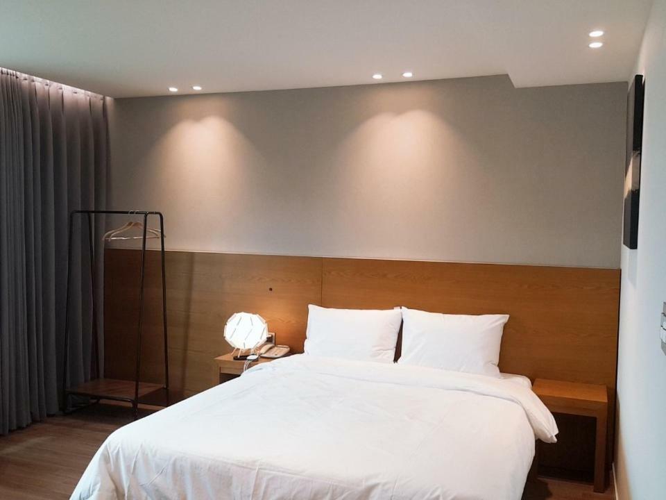 Am Ort Hotel Йосу Екстериор снимка