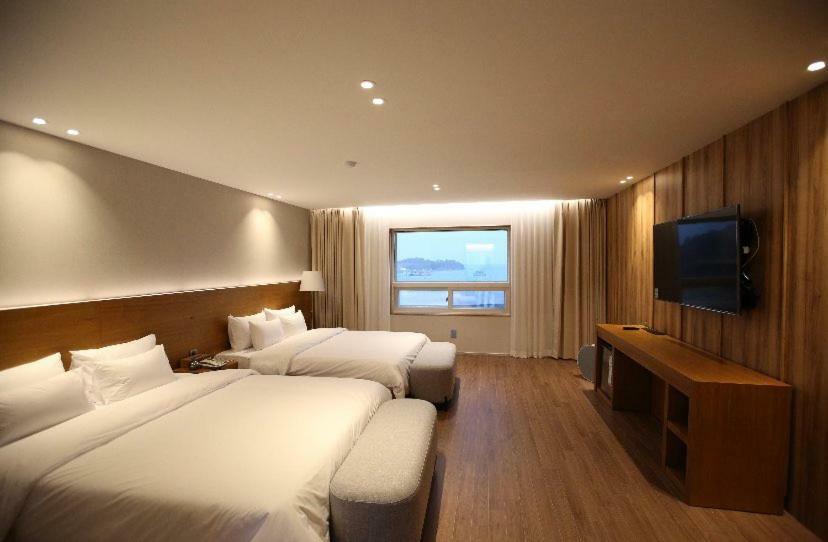 Am Ort Hotel Йосу Екстериор снимка